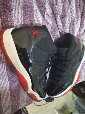 Jordan 11 (Breds) size 10